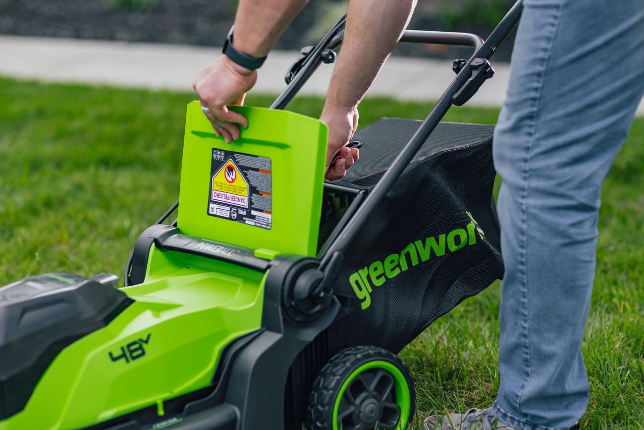 Greenworks GD24X2LM411: мощная косилка с АКБ