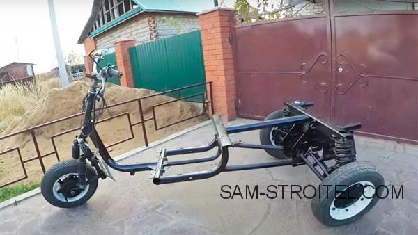 Восстановление мотороллера Муравей, установка двигателя 18 л.с и самодельной кабины