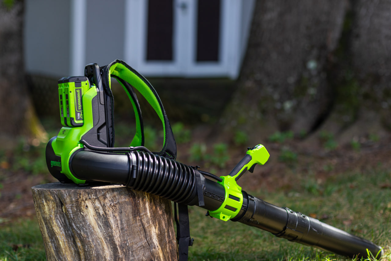 Greenworks GD40BPG2: мощная ранцевая воздуходувка 40V