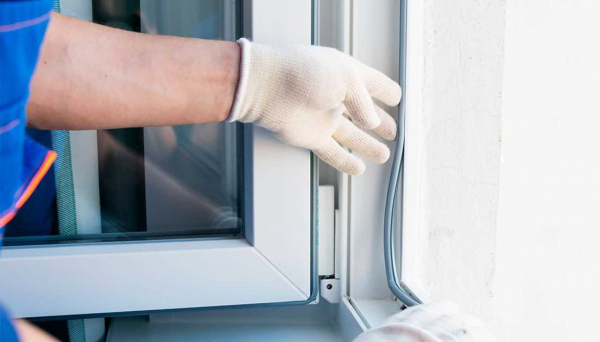 Почему дует из-под уплотнителя пластиковых окон: причины и способы устранения проблемы, регулировка фурнитуры