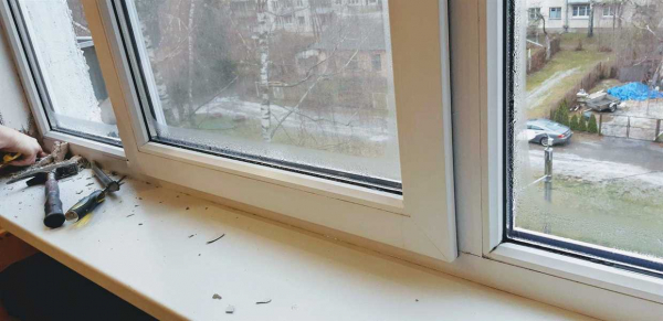 Что делать, если из-под подоконника пластикового окна дует? Что делать, если из-под подоконника пластикового окна дует?