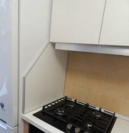 Холодильник и газовая плита на кухне: минимальное расстояние между техникой и советы по размещению Холодильник и газовая плита на кухне: минимальное расстояние между техникой и советы по размещению
