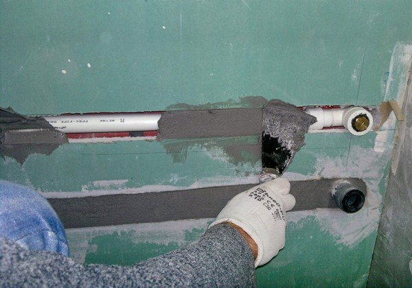 Как спрятать трубы отопления