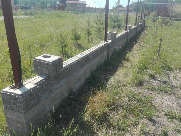 Строительство забора из пеноблоков: особенности и преимущества Строительство забора из пеноблоков: особенности и преимущества