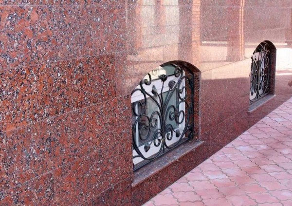 Как выполнить отделку цоколя дома из гранита самостоятельно: красиво, надежно, респектабельно | На сайте «Название сайта» Как выполнить отделку цоколя дома из гранита самостоятельно: красиво, надежно, респектабельно | На сайте «Название сайта»