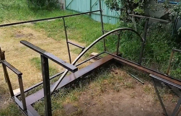 Как сделать беседку из профильной трубы своими руками: пошаговая инструкция, рекомендации, фото Как сделать беседку из профильной трубы своими руками: пошаговая инструкция, рекомендации, фото