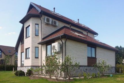 Отвод конденсата от наружного блока кондиционера: способы организации и лучшие технологические решения Отвод конденсата от наружного блока кондиционера: способы организации и лучшие технологические решения