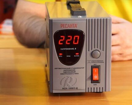 Стабилизатор напряжения для газового котла отопления: виды, критерии подбора + обзор популярных моделей Стабилизатор напряжения для газового котла отопления: виды, критерии подбора + обзор популярных моделей