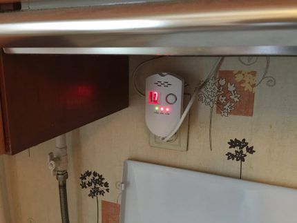 Утечка газа: куда следует звонить, что можно и нельзя делать если в квартире пахнет газом Утечка газа: куда следует звонить, что можно и нельзя делать если в квартире пахнет газом